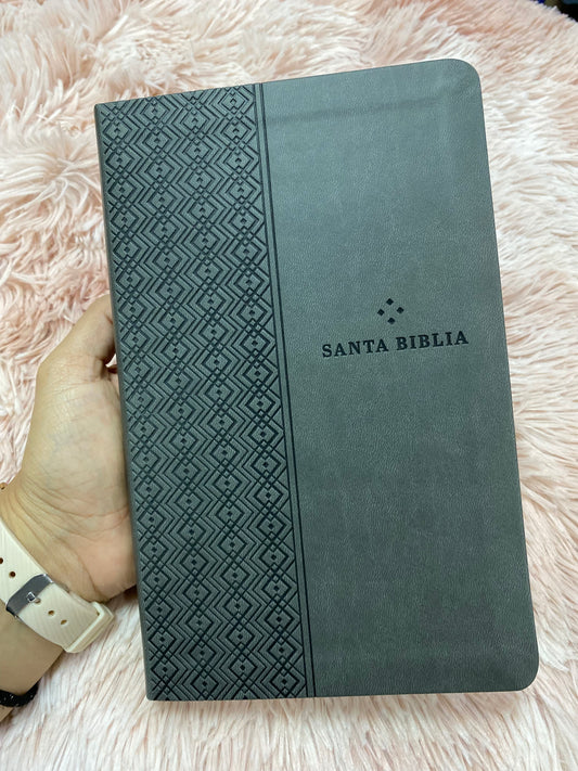 Biblia ultra delgada en símil piel letra mediana versión NTV: nueva traducción viviente