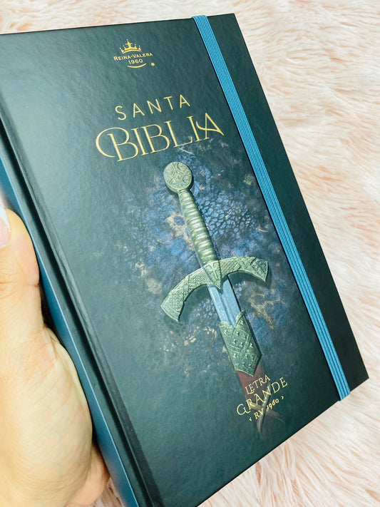 Biblia versión RV1960 de tapa dura diseño en relieve de letra grande 12 puntos con canto pintado, liga, palabras de Jesús en rojo con concordancia