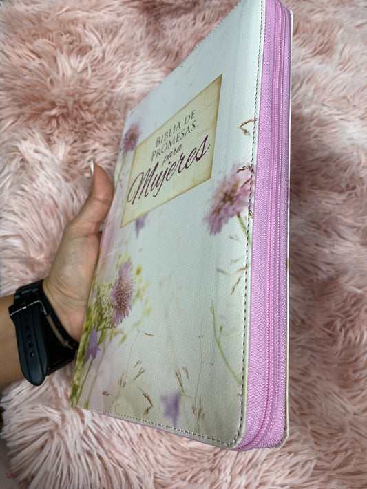 Biblia de promesas para la mujer letra gigante 13 puntos con cierre e índice palabras de Jesús en rojo