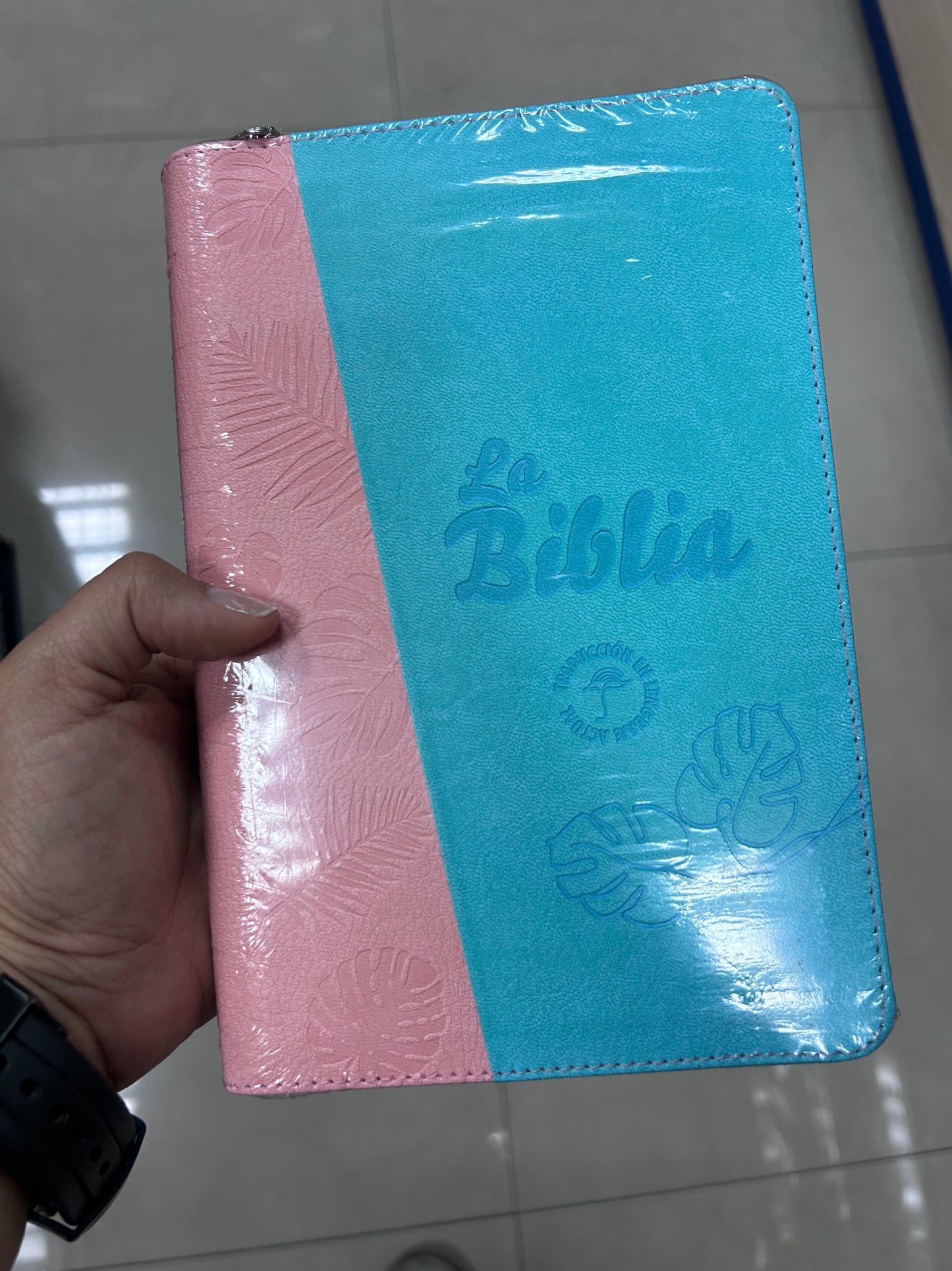 Biblia versión TLA de letras grandes con cierre palabras de Jesús en azul
