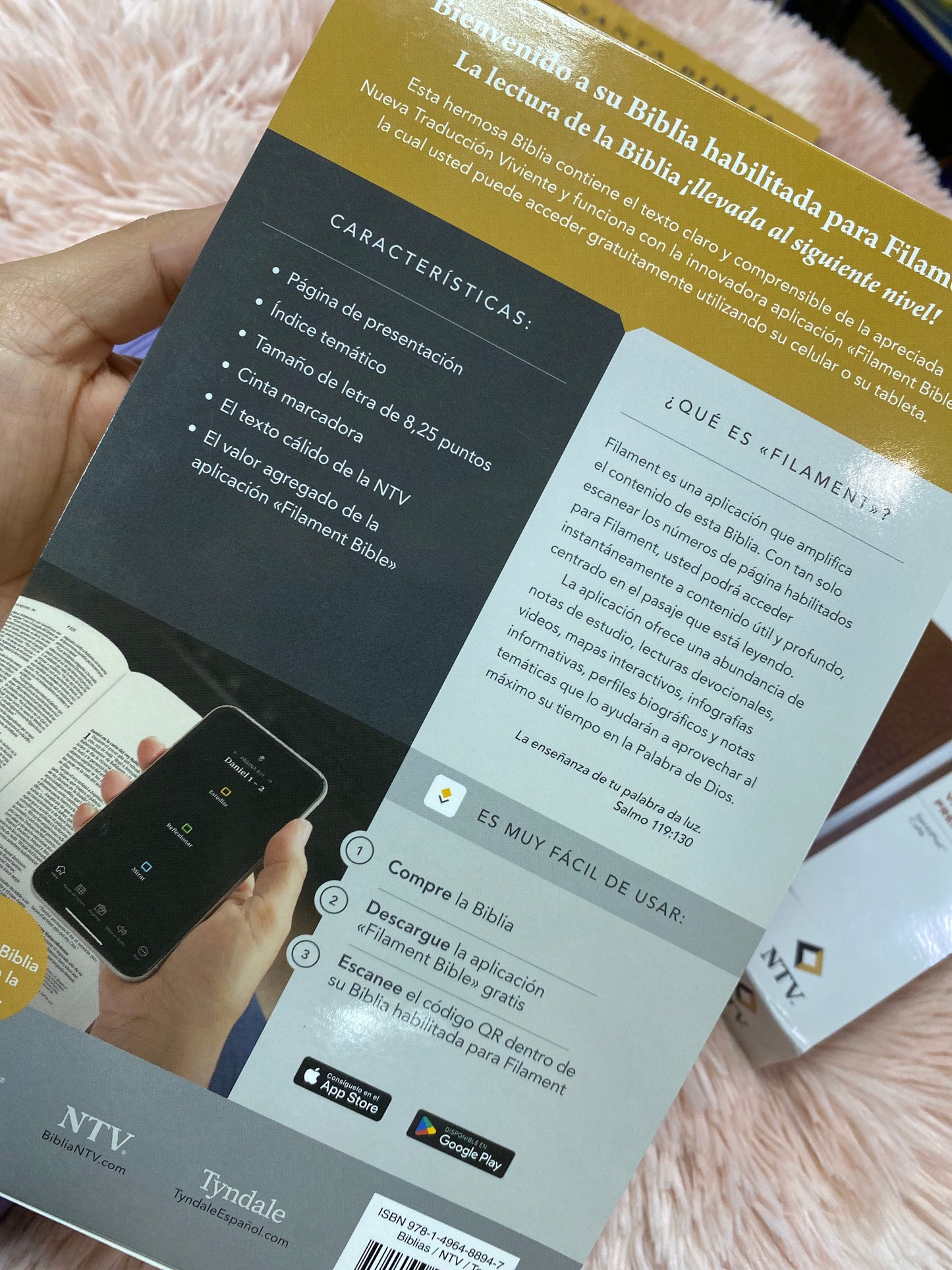 Biblia ultra delgada en símil piel letra mediana versión NTV: nueva traducción viviente