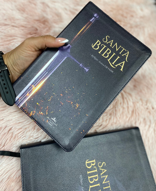 Biblia de espada letra grande 12 puntos tapa flexible versión RV1960 con concordancia