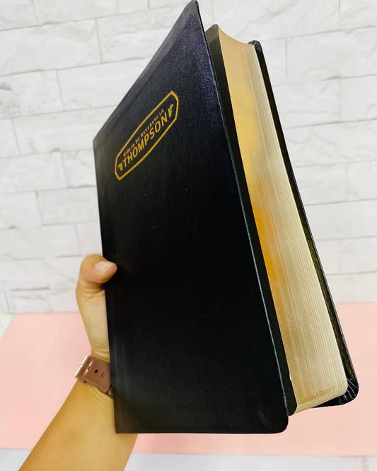 Biblia de estudio Thompson de referencias canto dorado en símil piel