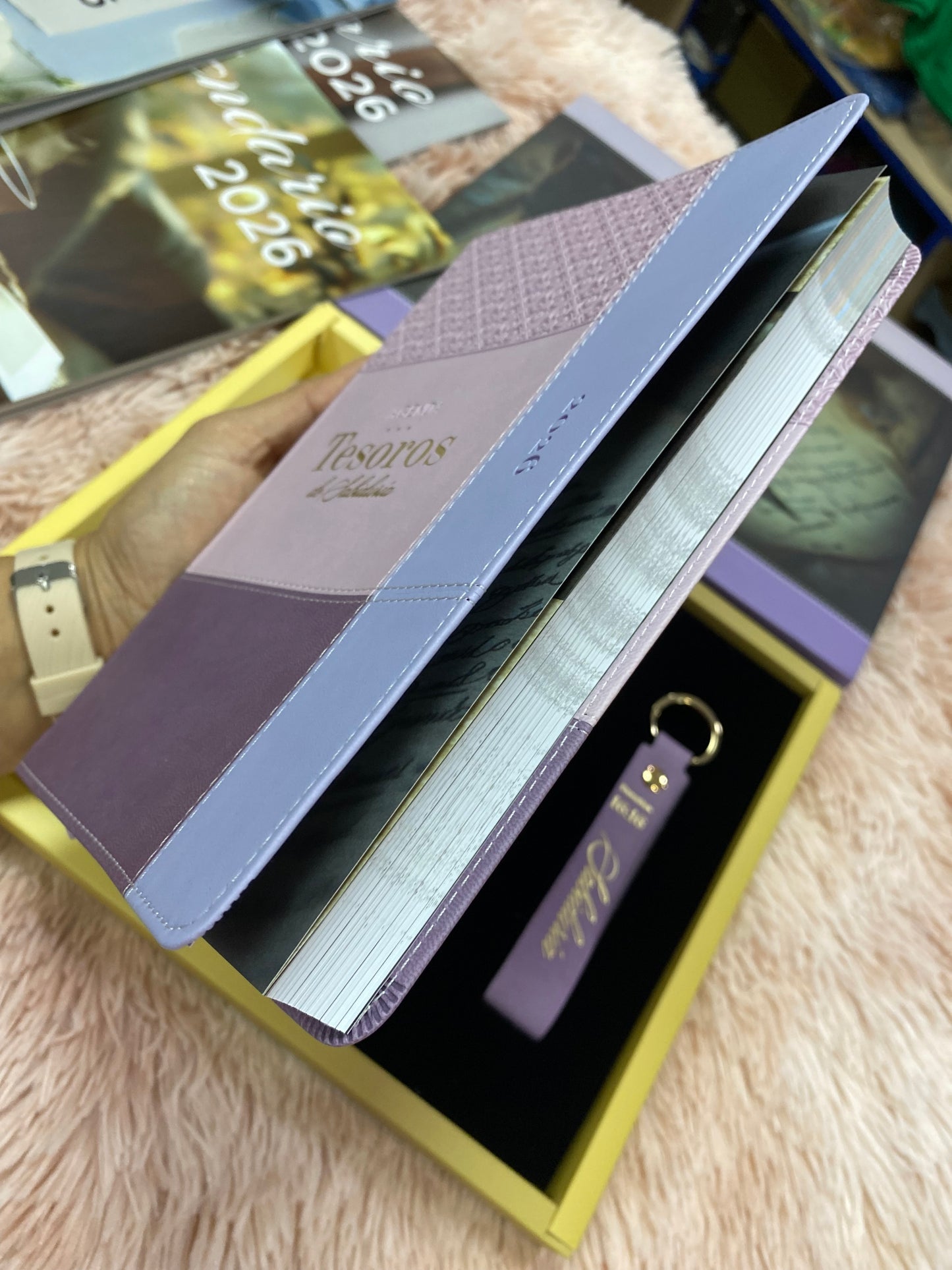 Agendas 2026 - Tesoros de sabiduría en caja con llavero y bolígrafo