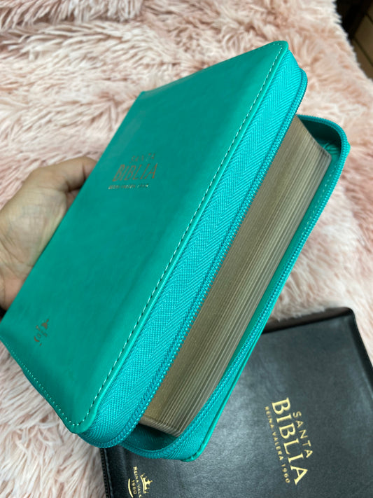 Biblia pequeña de letra grande 11 puntos con canto dorado y cierre versión RV1960 con concordancia