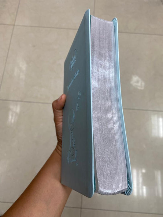 Biblia católica de américa en símil piel con canto plateado letra grande