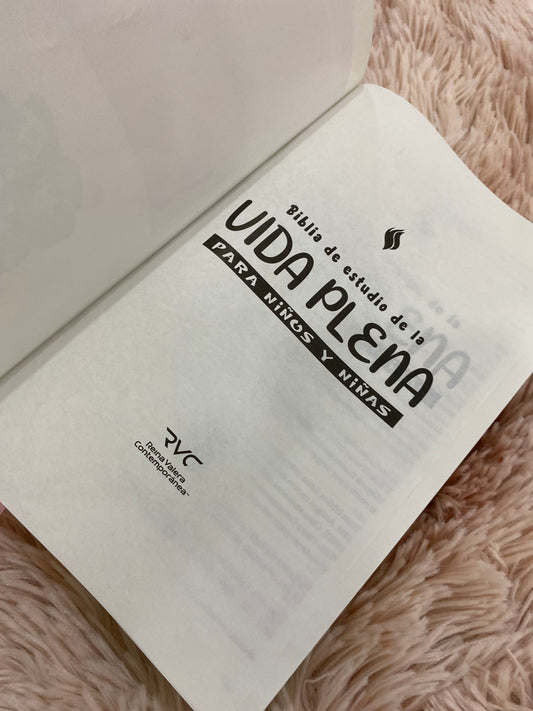 Biblia de estudio de la vida plena para niñas en RVC: reina Valera contemporánea