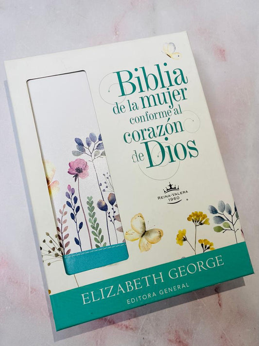 Biblia con devocional de la mujer conforme al corazón de Dios en símil piel canto dorado versión RV1960
