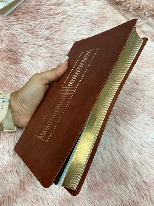 Biblia ultra fina canto dorado versión NTV símil piel letra mediana