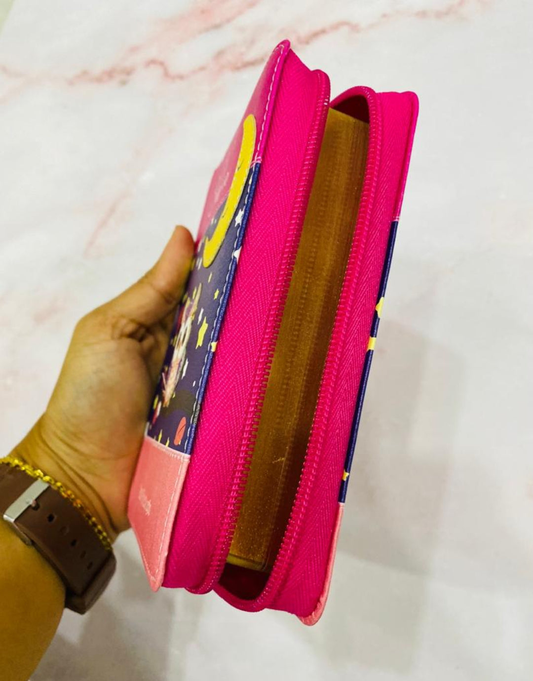 Biblia tamaño bolsillo para niños ilustrada con cierre letra mediana versión RV60