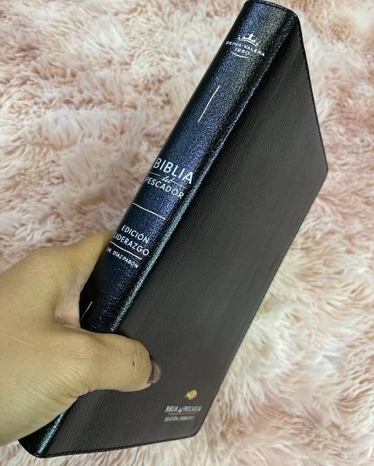 Biblia del pescador edición liderazgo símil piel color negro canto dorado versión RV1960