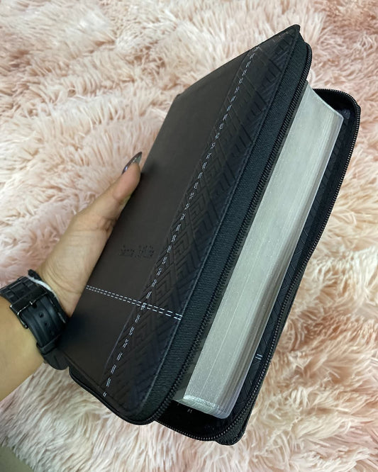 Biblia símil piel edición promesas con cierre canto plateado versión RV1960 letra grande 12 puntos con concordancia