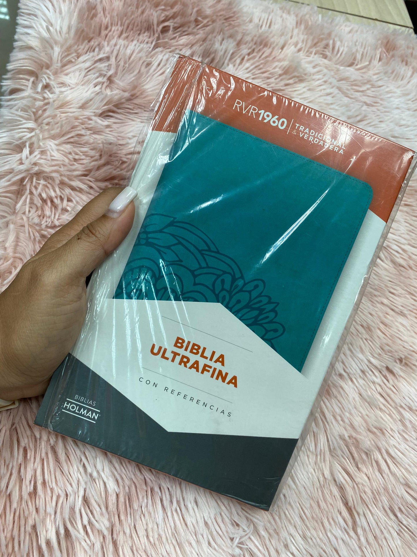 Biblia ultrafina versión RV1960 canto plateado letra pequeña 8,5 puntos concordancia y palabras de Jesús en rojo