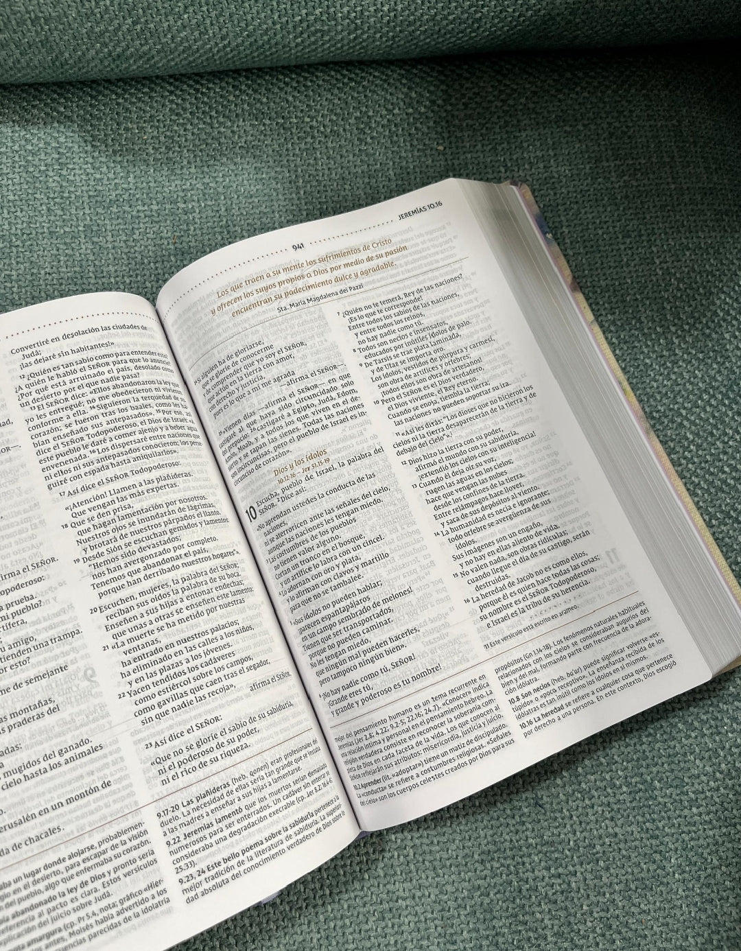 Biblia de estudio para mujeres versión NVI tapa semi dura letra mediana 9 puntos