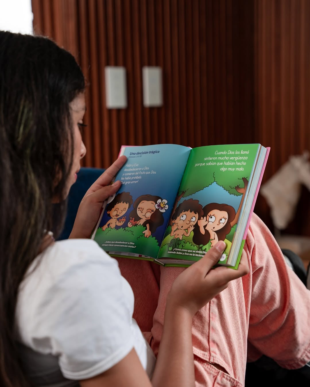Biblia para todos los niños ilustrada azul y rosada