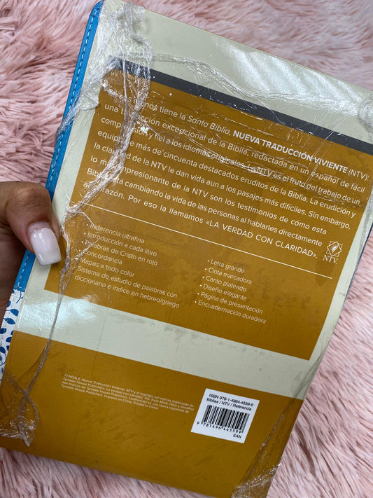 Biblia versión NTV símil piel letra grande con concordancia