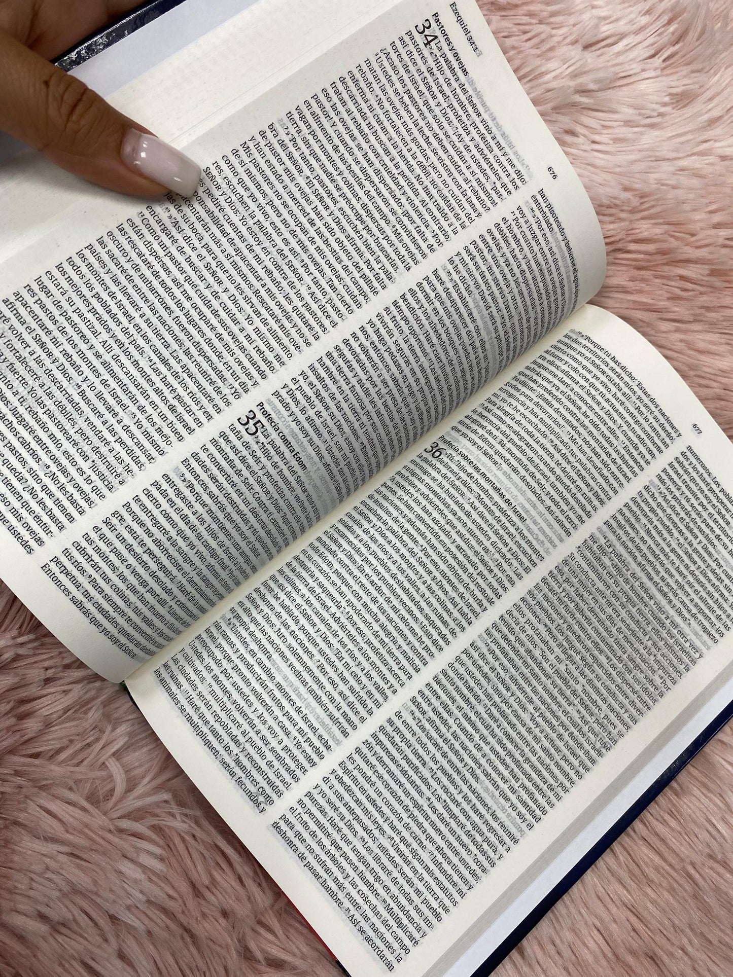 Biblia versión NVI tapa dura letra mediana