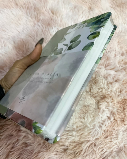 Biblia tapa dura con tela floreada versión RV1960 con concordancia