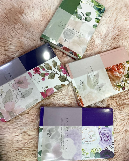 Biblia tapa dura con tela floreada versión RV1960 con concordancia