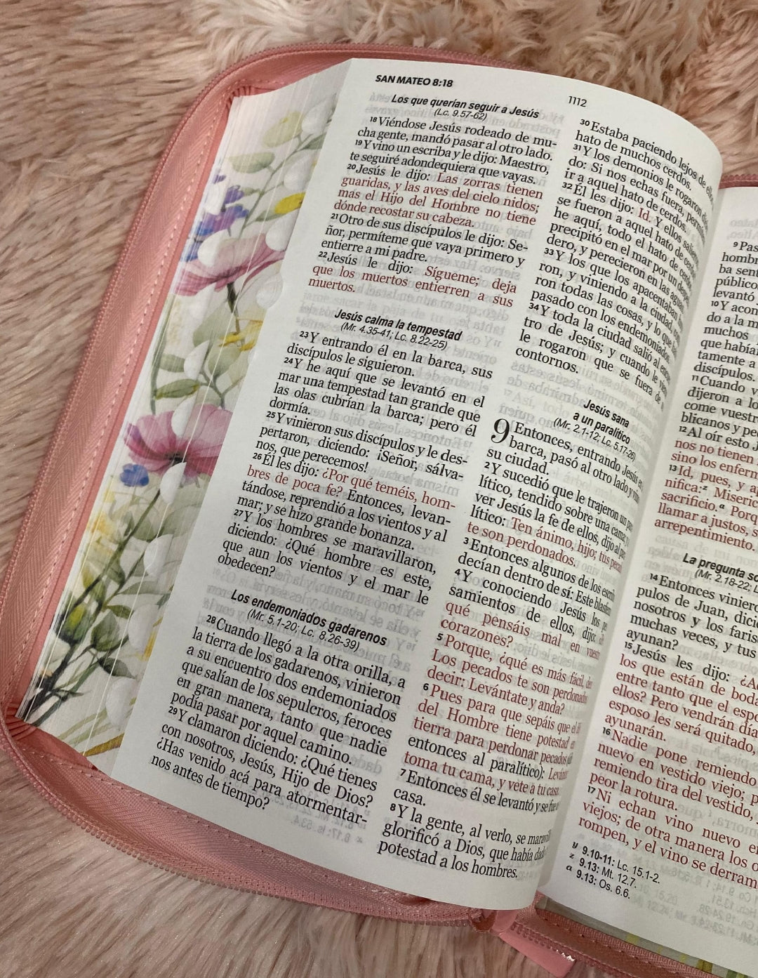 Biblia tipo maletín en versión RV1960 letra grande 12 puntos canto floreado con concordancia