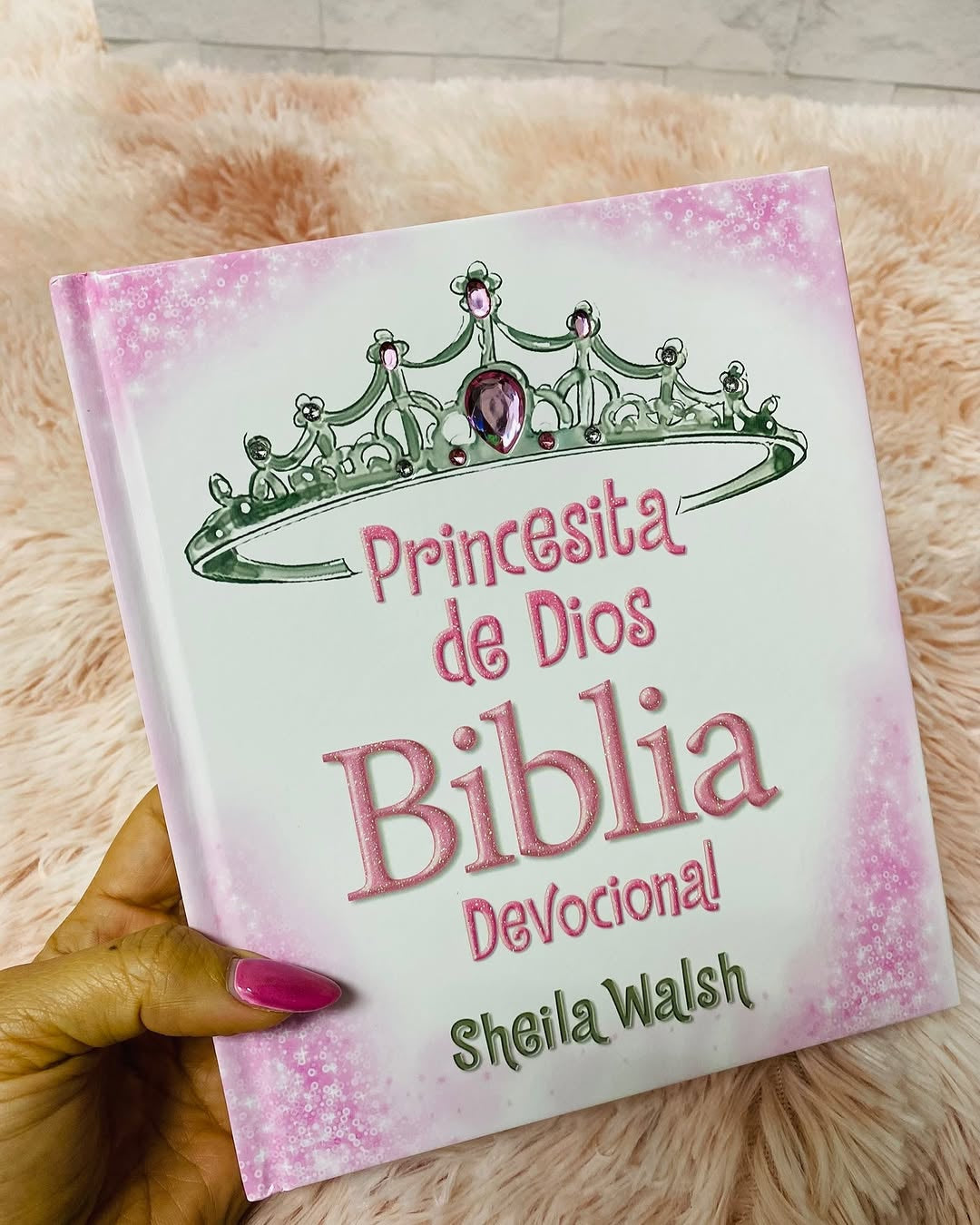 Biblia con devocional ilistrada para niñas princesita de Dios