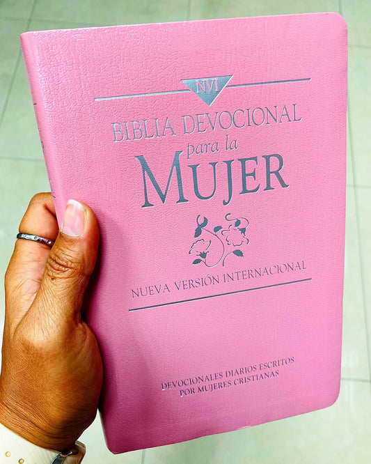 Biblia con devocional para la mujer en símil piel letra grande versión NVI