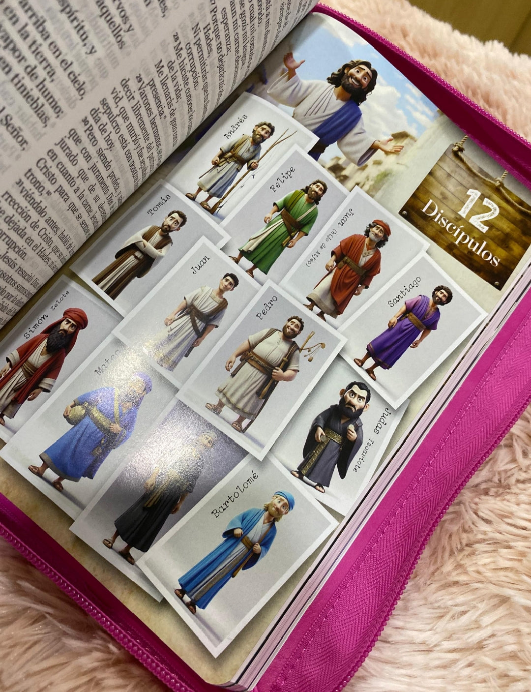 Biblia de héroes para niñas con caricaturas letra grande versión RV1960 y cierre