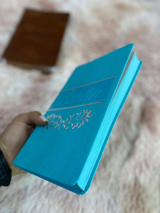 Biblia mediana ultrafina letra mediana símil piel versión RV60