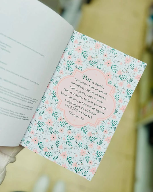 Libro devocional en esto pensad de Edyah Ramos