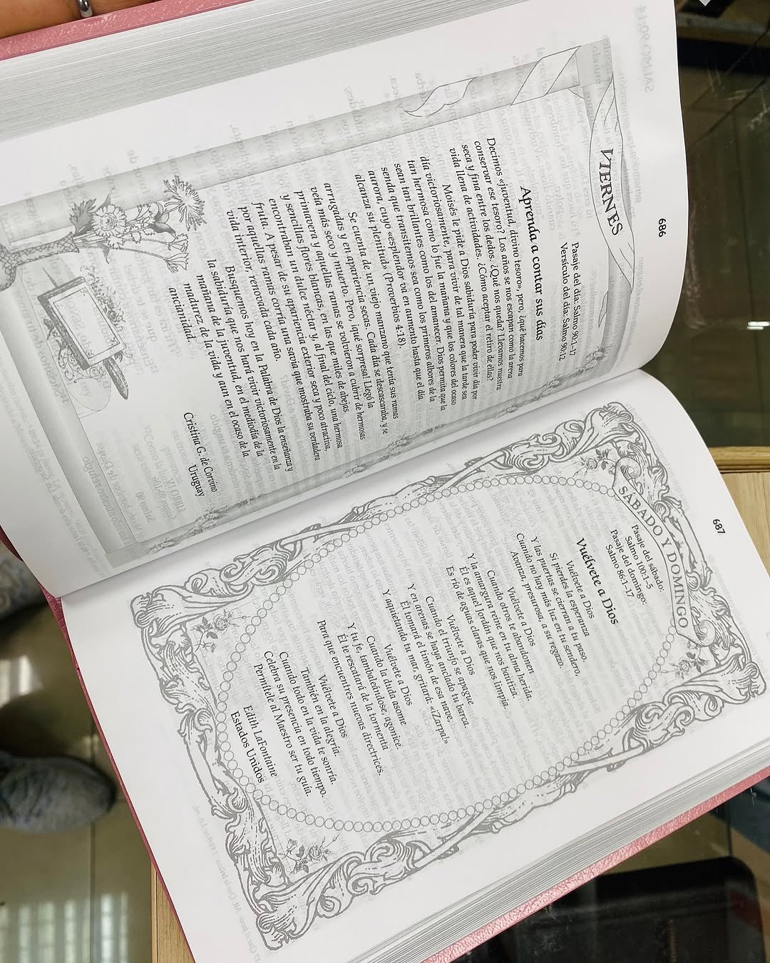 Biblia con devocional para la mujer en símil piel letra grande versión NVI