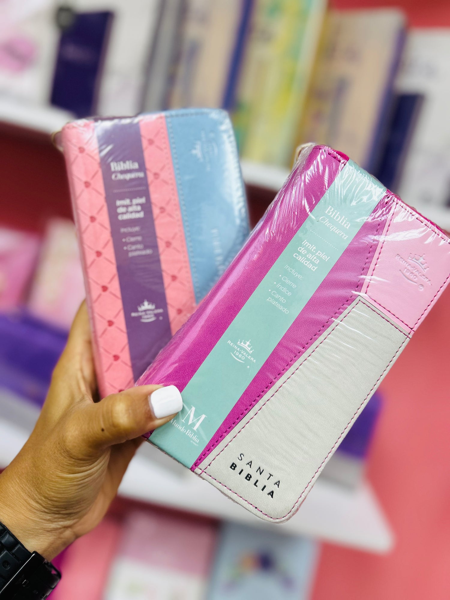 Biblias rosadas y fucsia