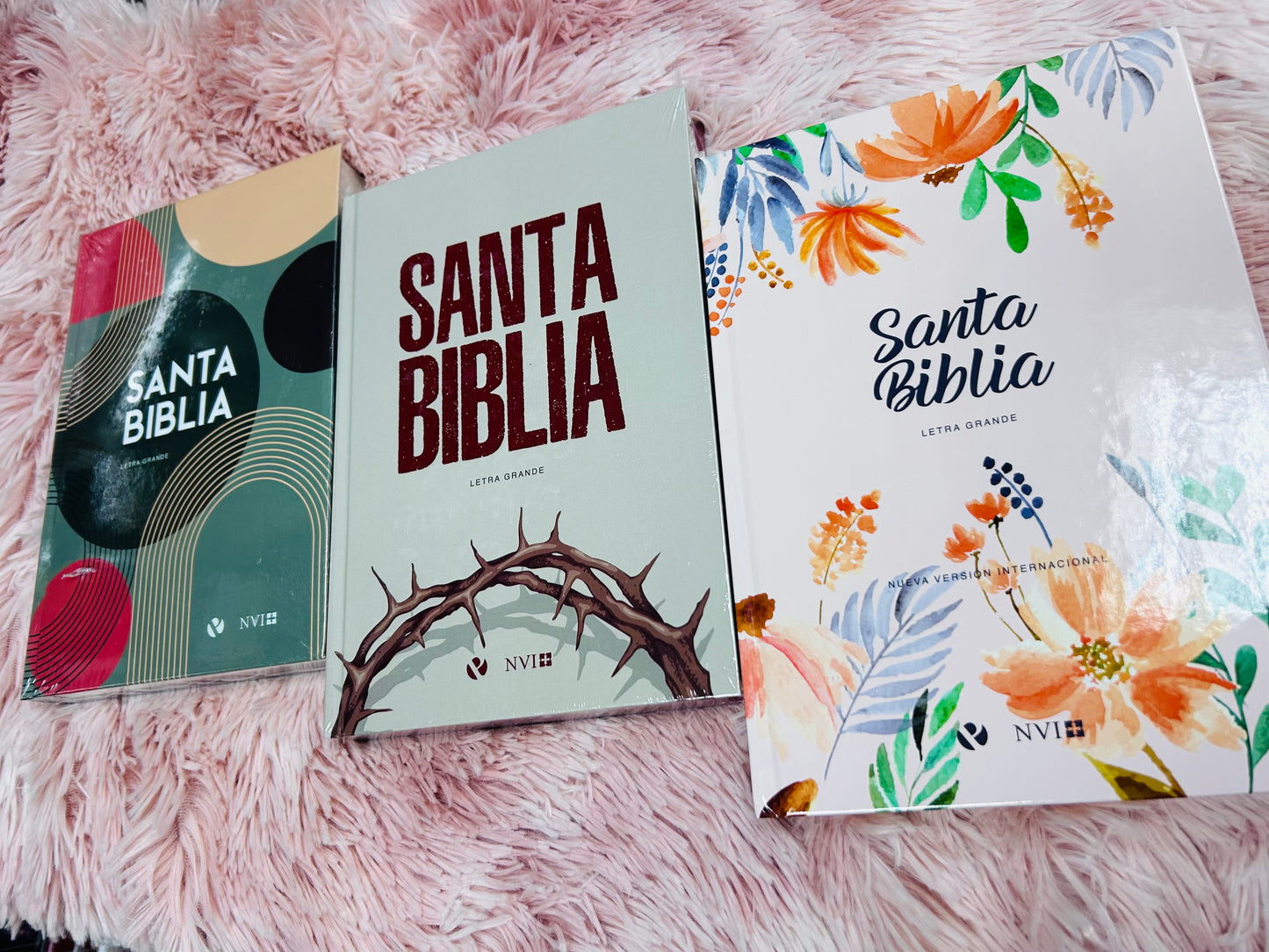 Biblia en tapa dura versión NVI letra mediana