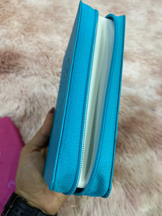 Biblia versión NVI de bolsillo con cierre y palabras de Jesús en rojo