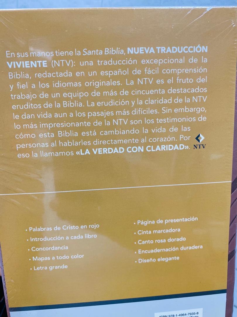 Biblia versión NTV en símil piel letra grande canto dorado con concordancia