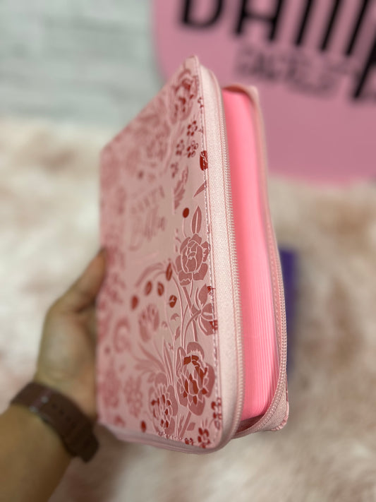 Biblia de letra grande 11,5 puntos con cierre en símil piel canto pintado palabras de Jesús en rojo y concordancia