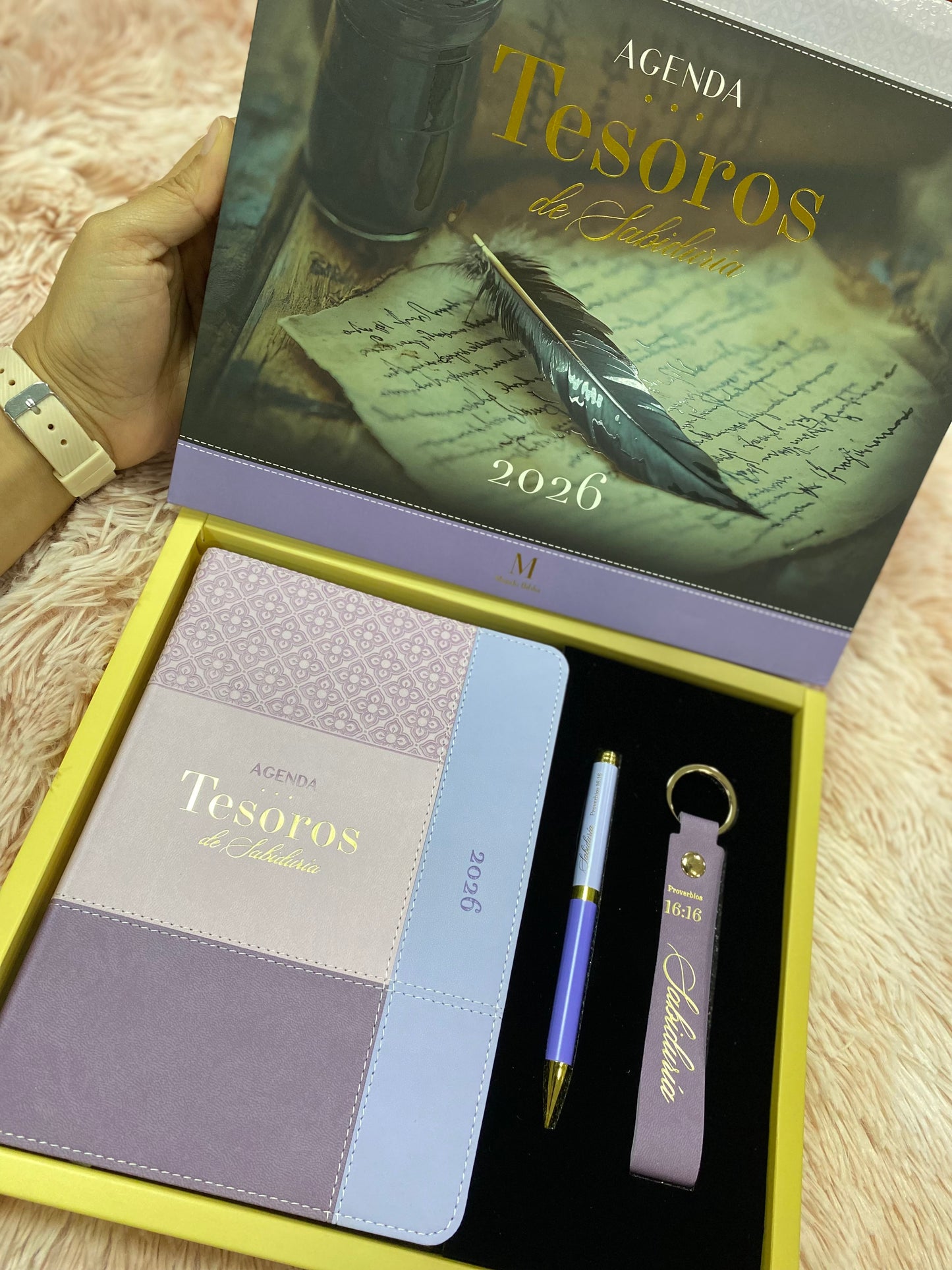 Agendas 2026 - Tesoros de sabiduría en caja con llavero y bolígrafo