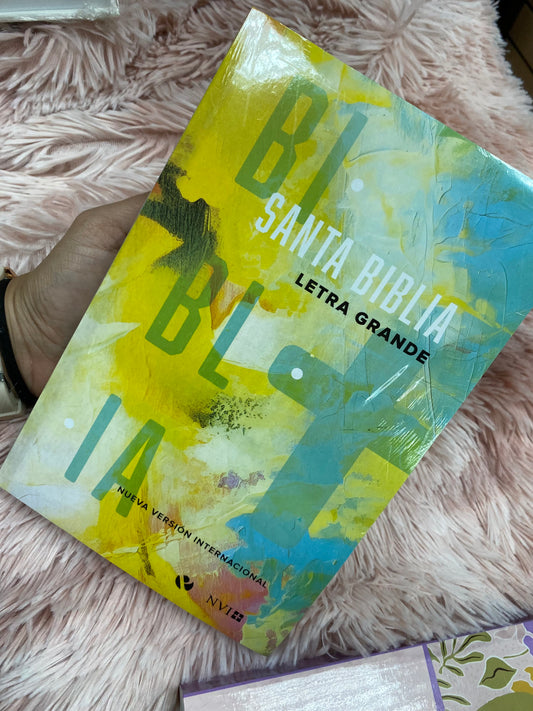 Biblia económica letra grande versión NVI papel delgado oscuro tapa rústica