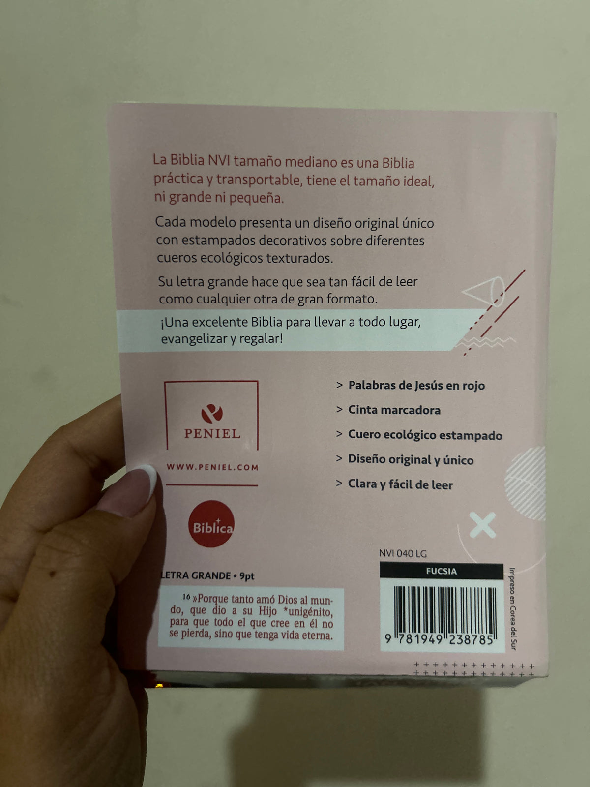 Biblia letra grande tamaño compacto versión NVI canto plateado palabras de Jesús en rojo