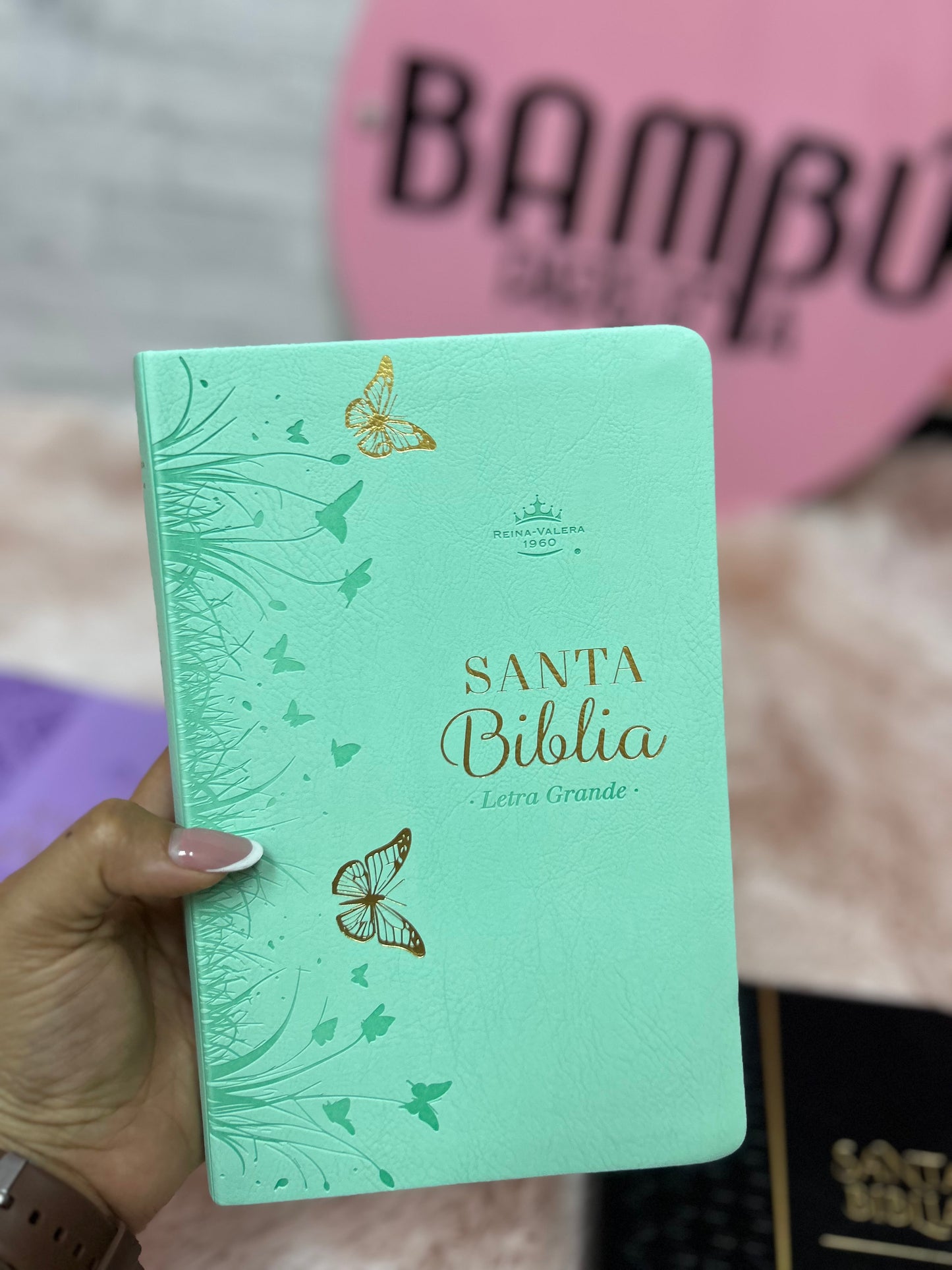Biblia de letra grande 11,5 puntos en símil piel canto pintado palabras de Jesús en rojo y concordancia