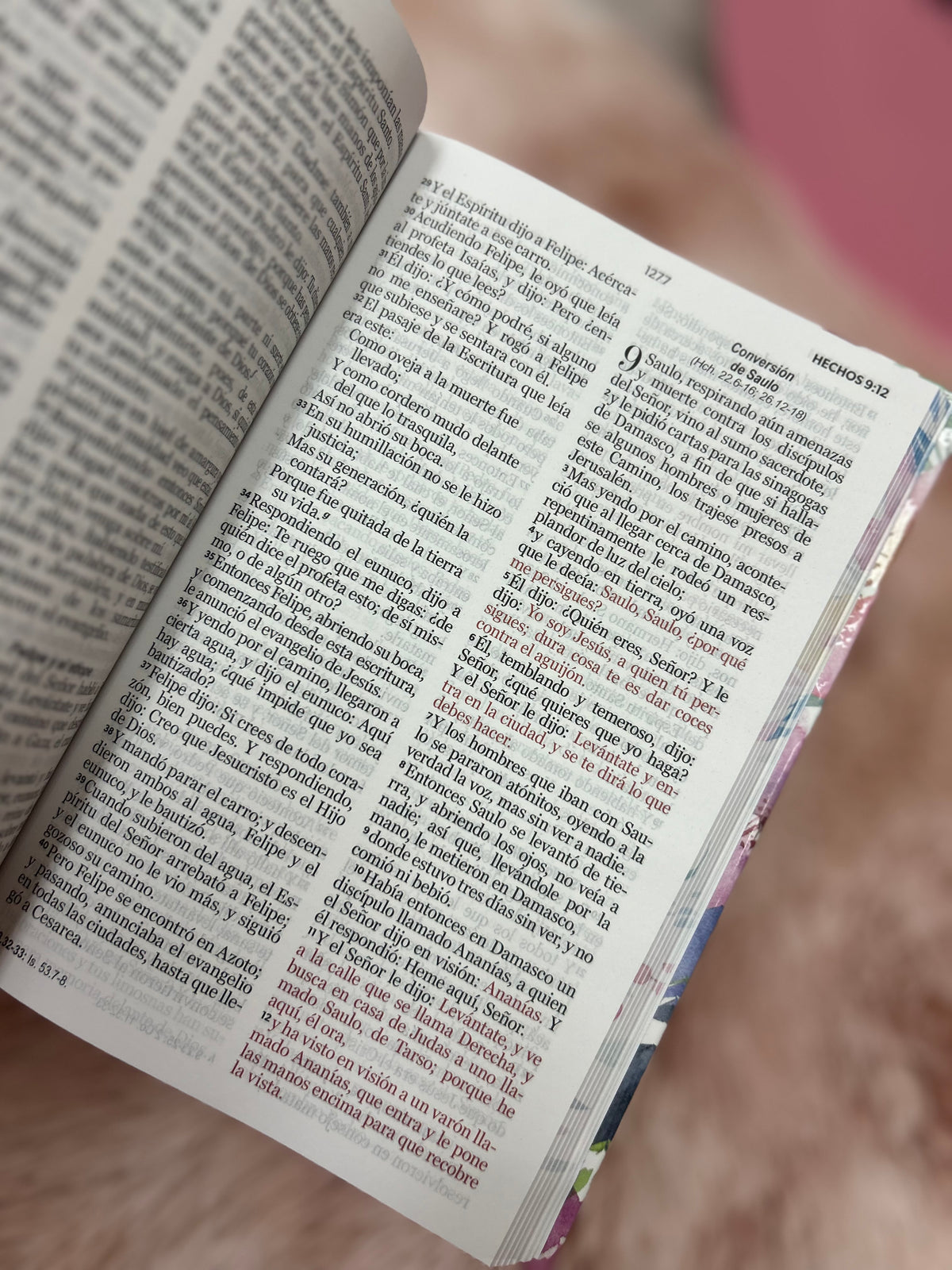 Biblia en tapa dura letra grande 12 puntos de canto floreado versión RV1960 con concordancia y palabras de Jesús en rojo