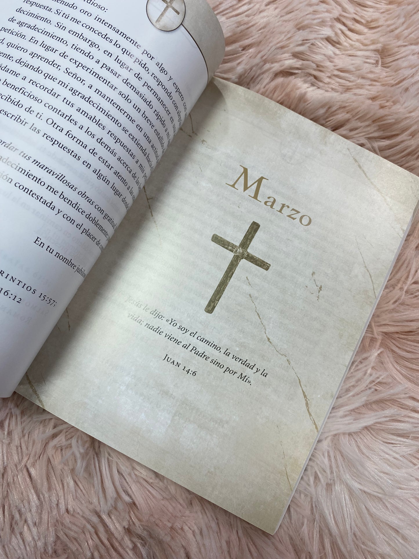 Libro devocional: Jesús escucha de Sarah Young tapa sencilla