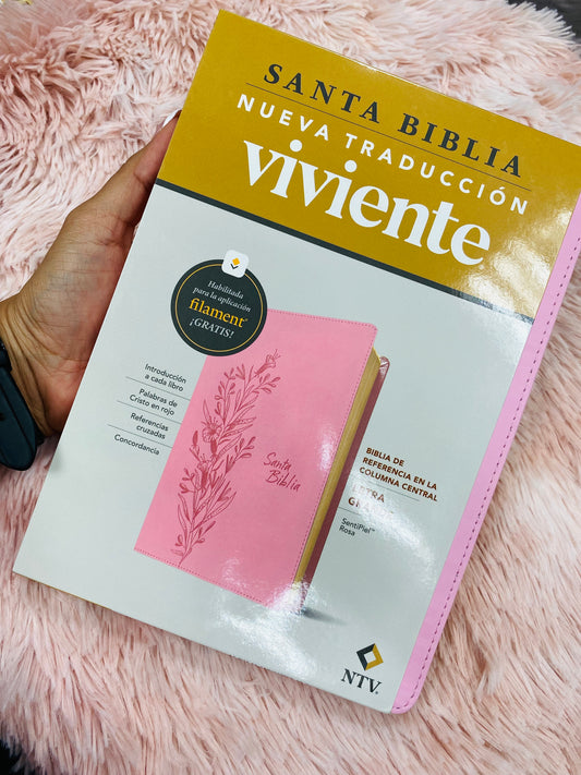 Biblia de referencia en columna central versión NTV en símil piel letra grande de canto dorado con concordancia