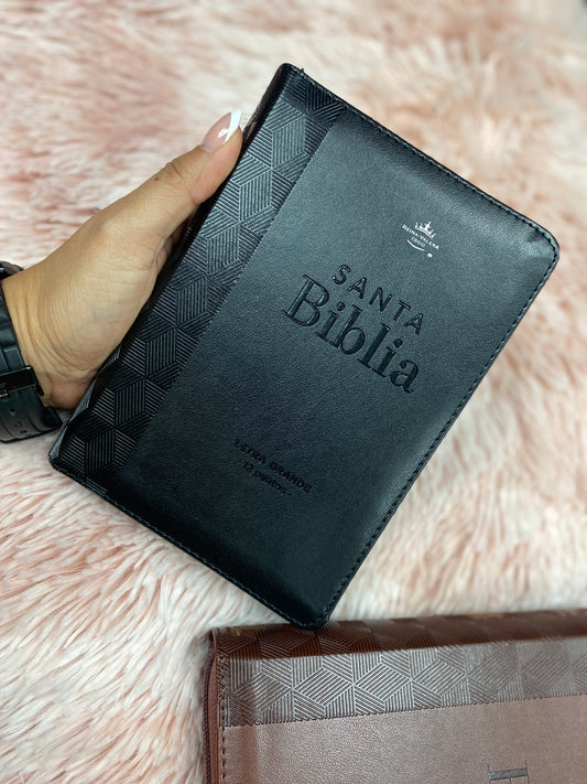 Biblia mediana con letra grande 12 puntos color negro versión RV1960 con cierre y canto dorado
