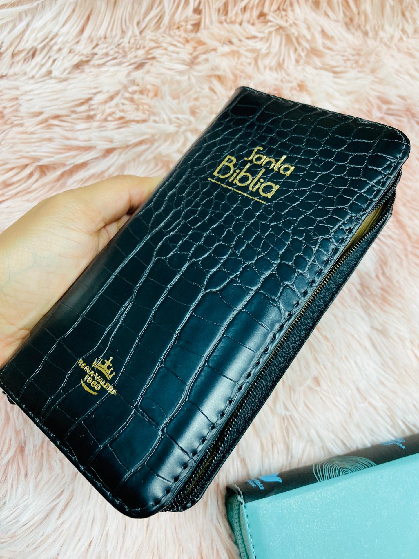 Biblia de bolsillo tipo monedero con cierre e índice letra mediana versión RV1960