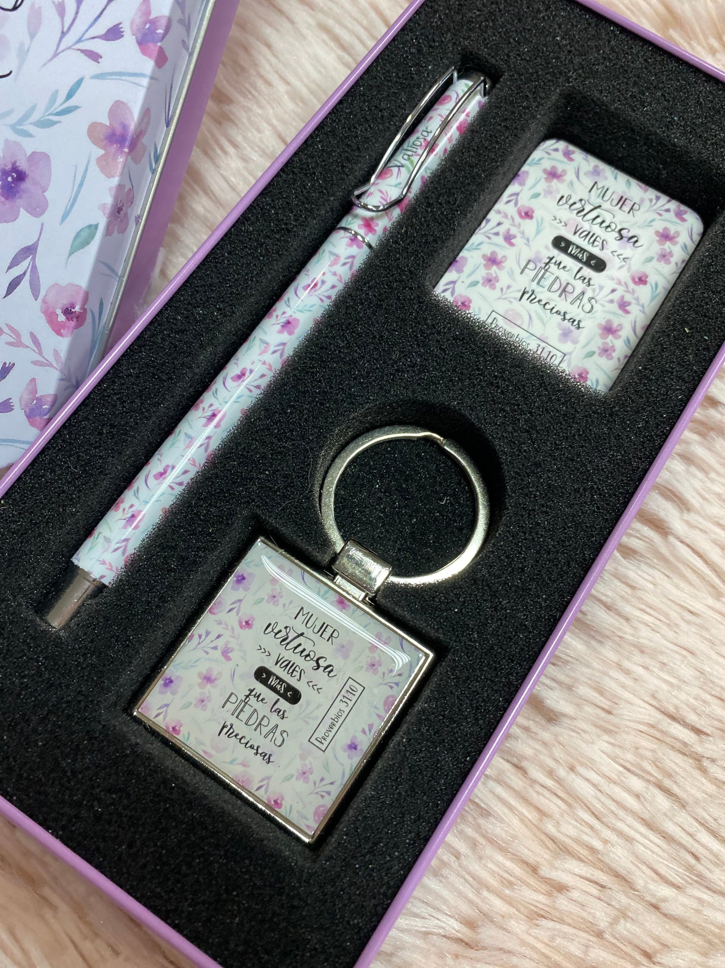 Caja de regalo bolígrafo llavero y promesa
