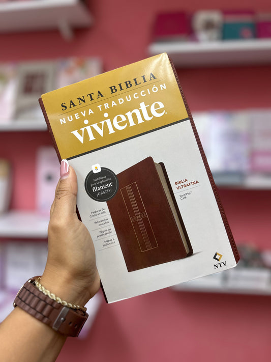 Biblia ultra fina canto dorado versión NTV símil piel letra mediana