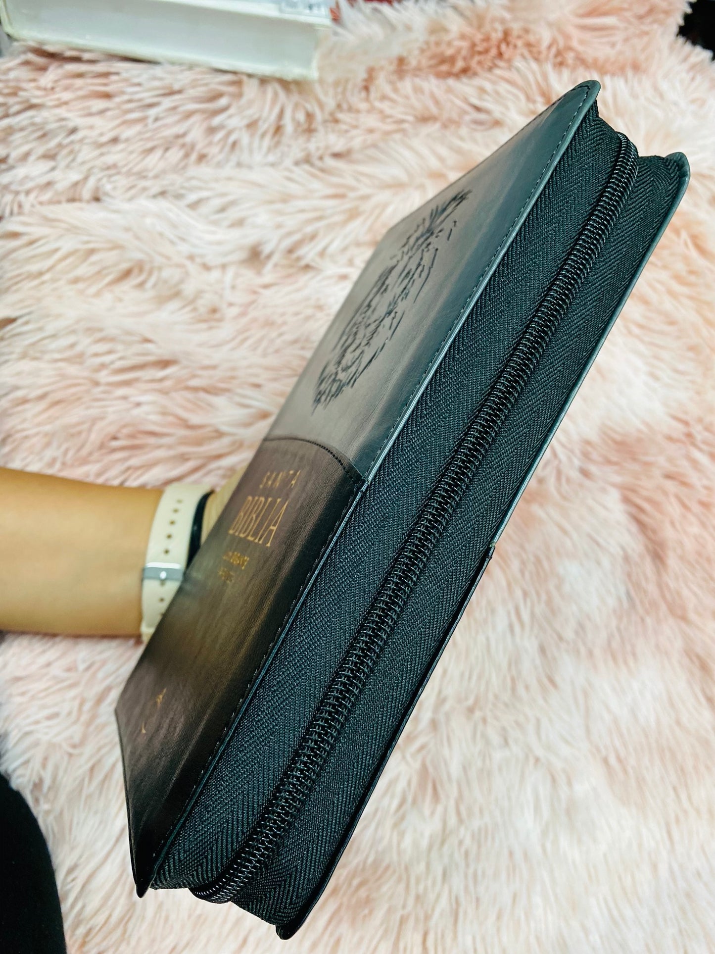 Biblia letra gigante 14 puntos símil piel versión RV1960 con cierre e índice y concordancia