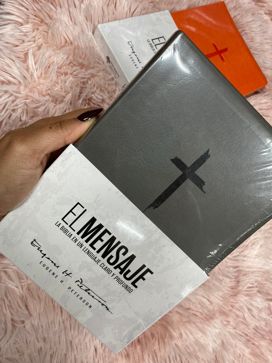 Biblia versión el mensaje de tapa dura y letra grande