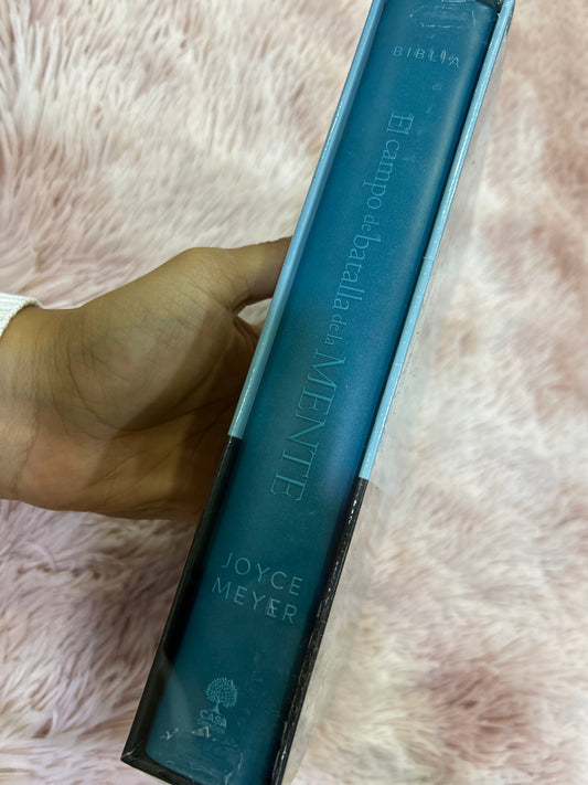 Biblia el campo de batalla de la mente de Joyce Meyer en tapa dura