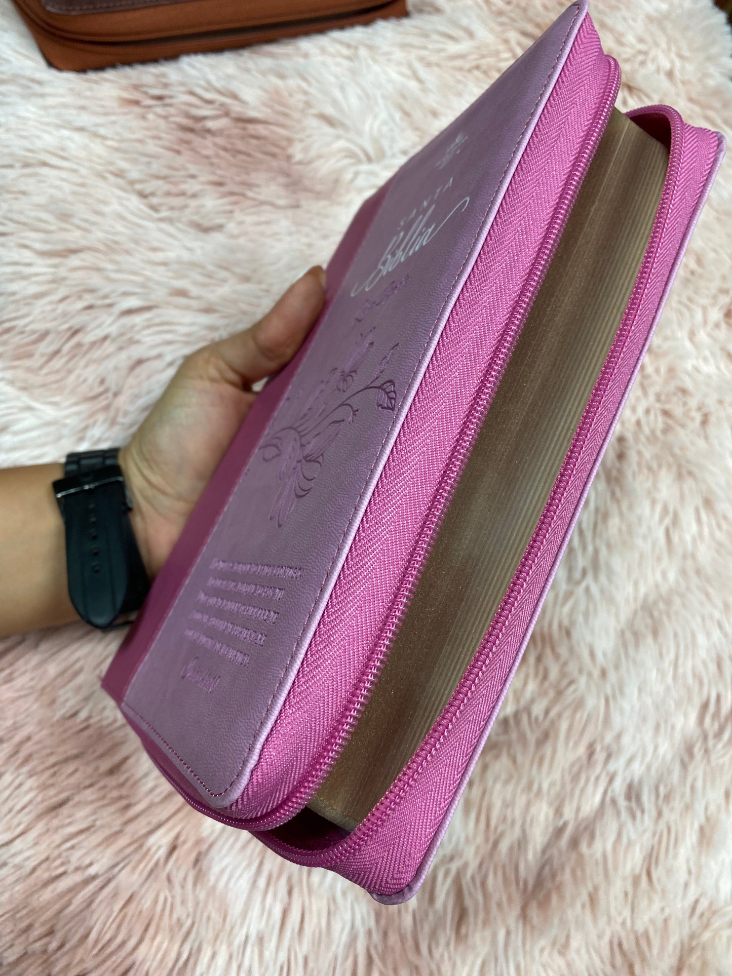 Biblia símil piel letra gigante 14 puntos con cierre y canto dorado versión RV1960 y concordancia